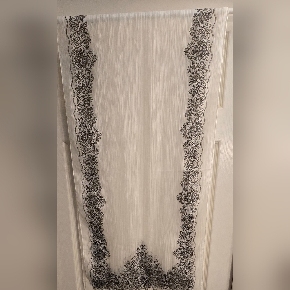 Beautiful Scarf - Picture 2 of 4